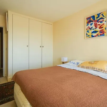 Beautifully Designed 1br With King Size Bed