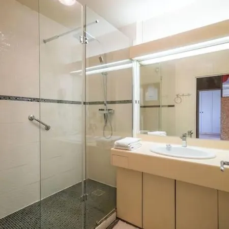 Beautifully Designed 1br With King Size Bed * Paris