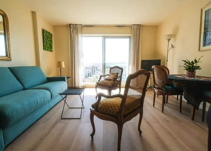 Beautifully Designed 1br With King Size Bed Paryż