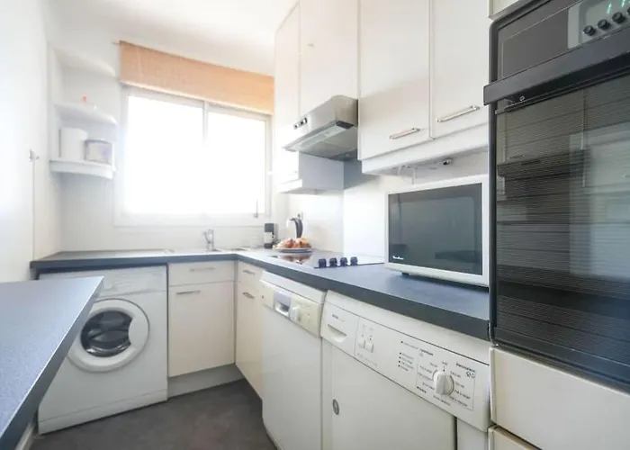 Beautifully Designed 1br With King Size Bed * Paryż