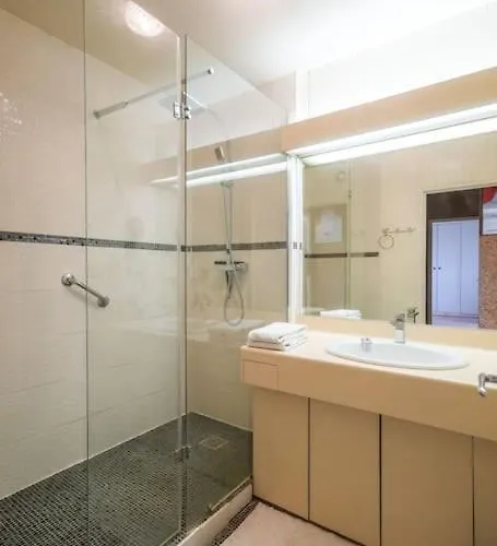 Beautifully Designed 1br With King Size Bed * Paryż